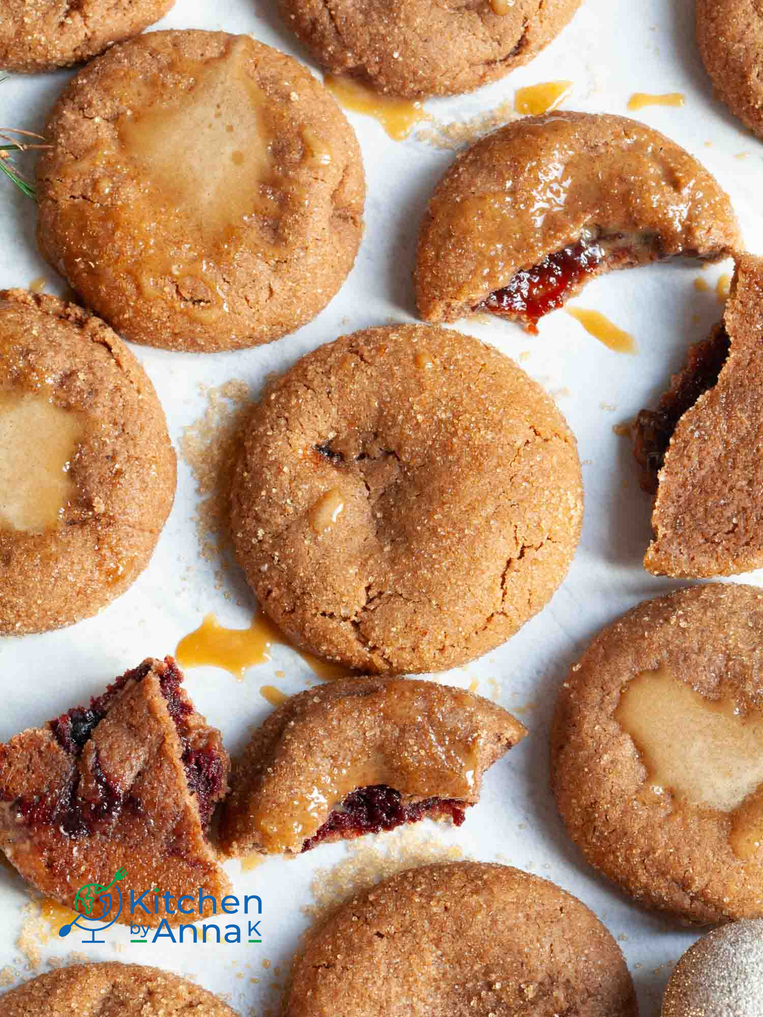 Gingerbread cookies stuffed with plum jam