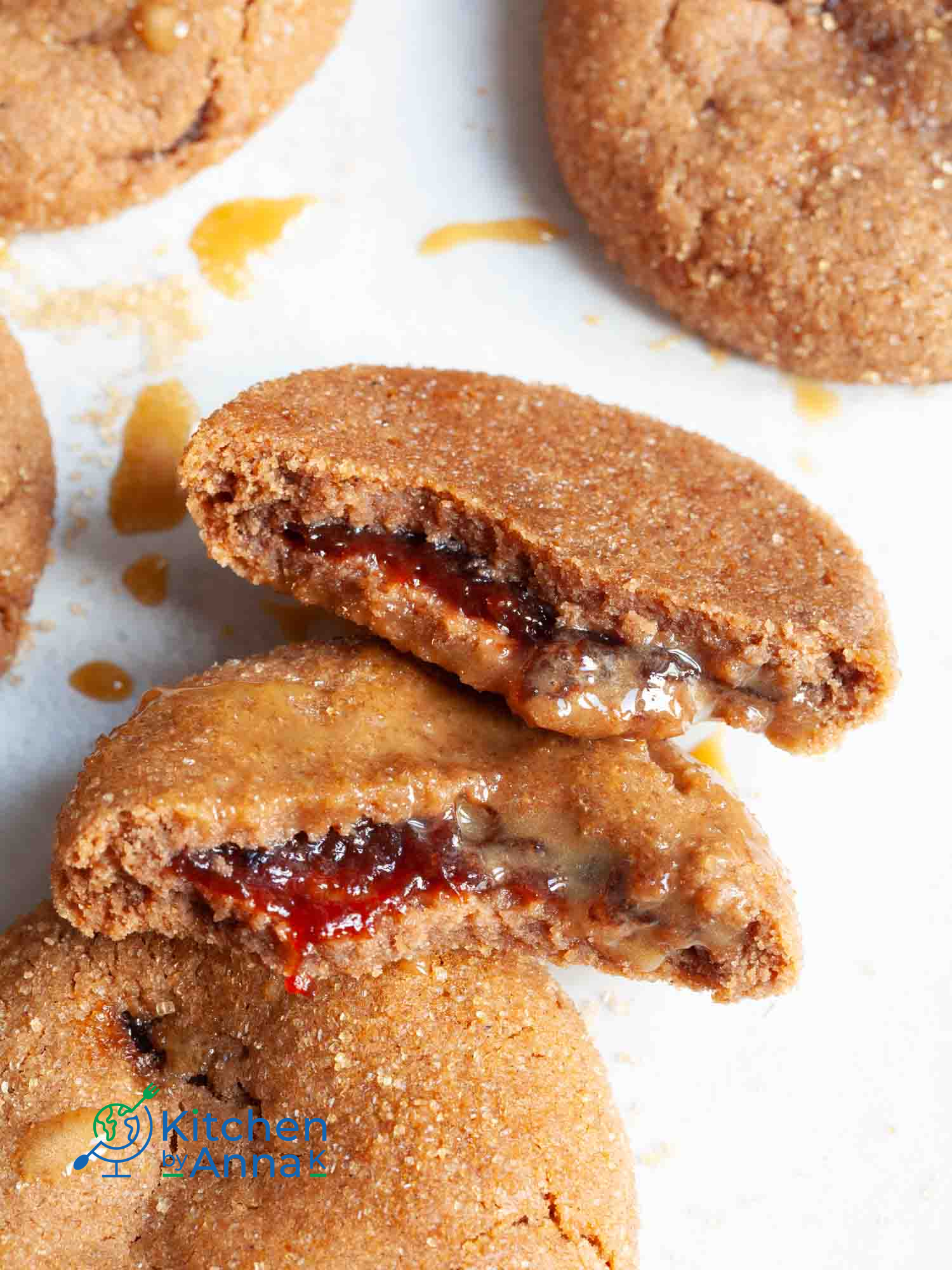 Gingerbread cookies stuffed with plum jam