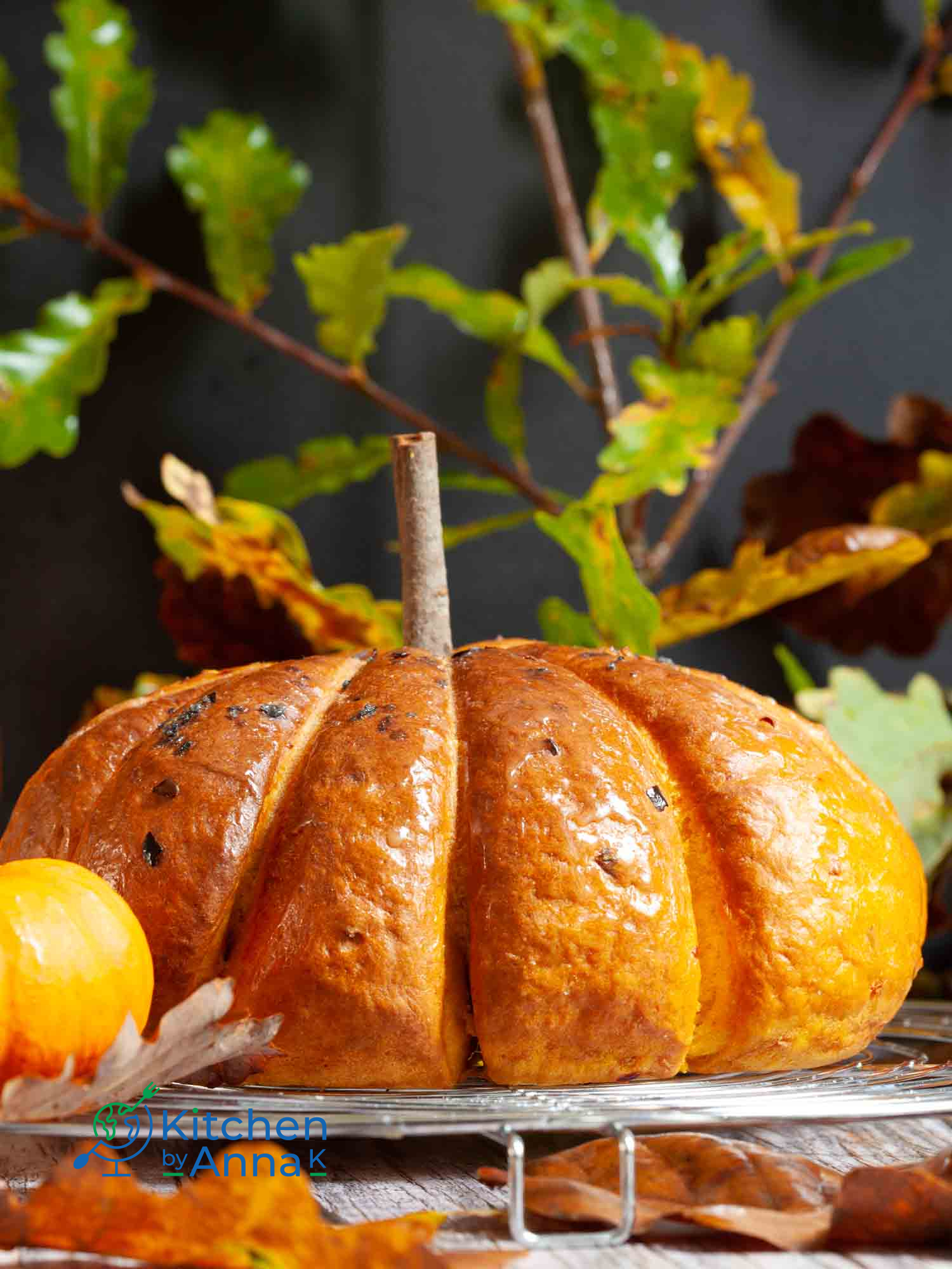 Pumpkin and chili soft pretzel bread