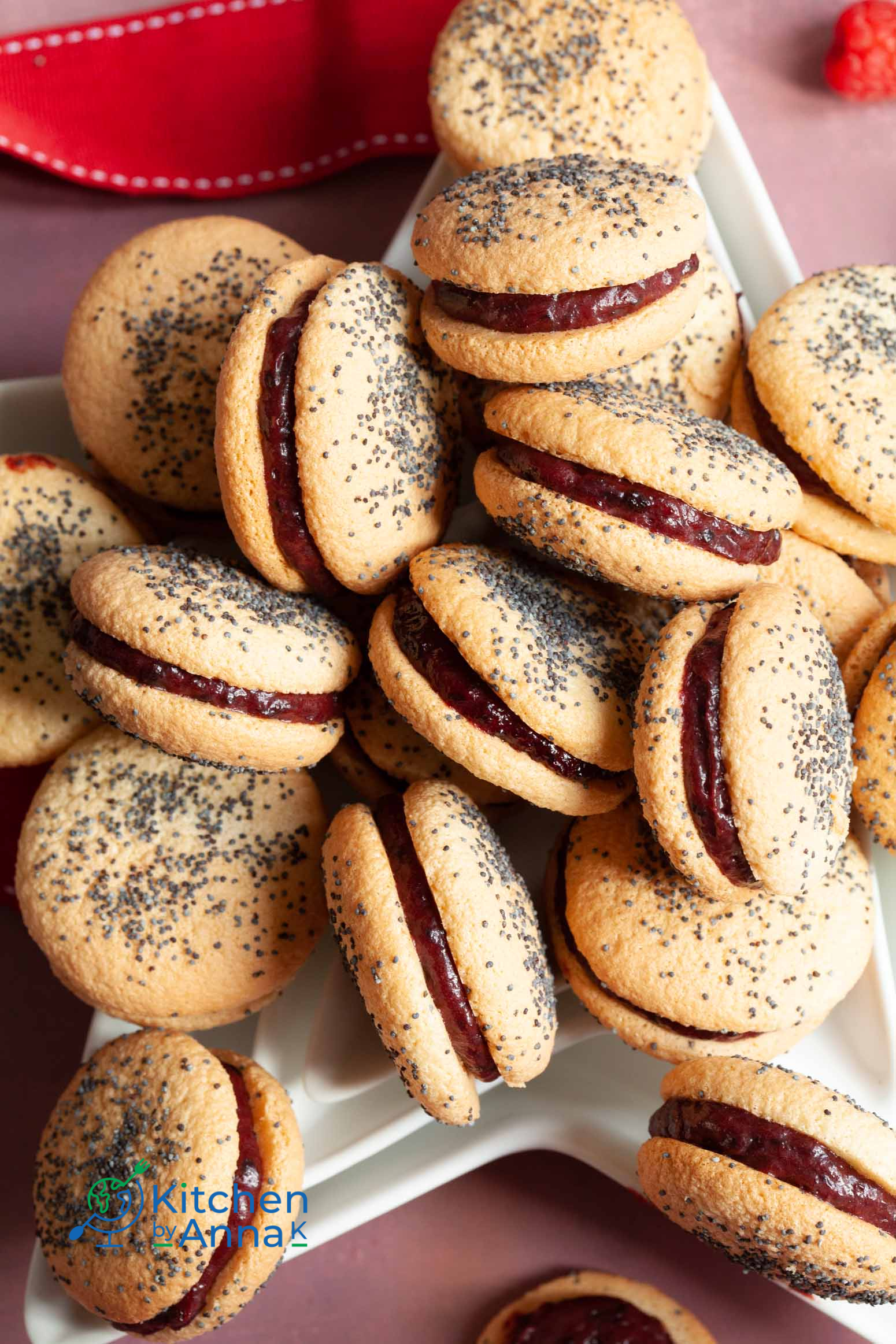 Baletki-Polish sponge cookies with raspberry caramel