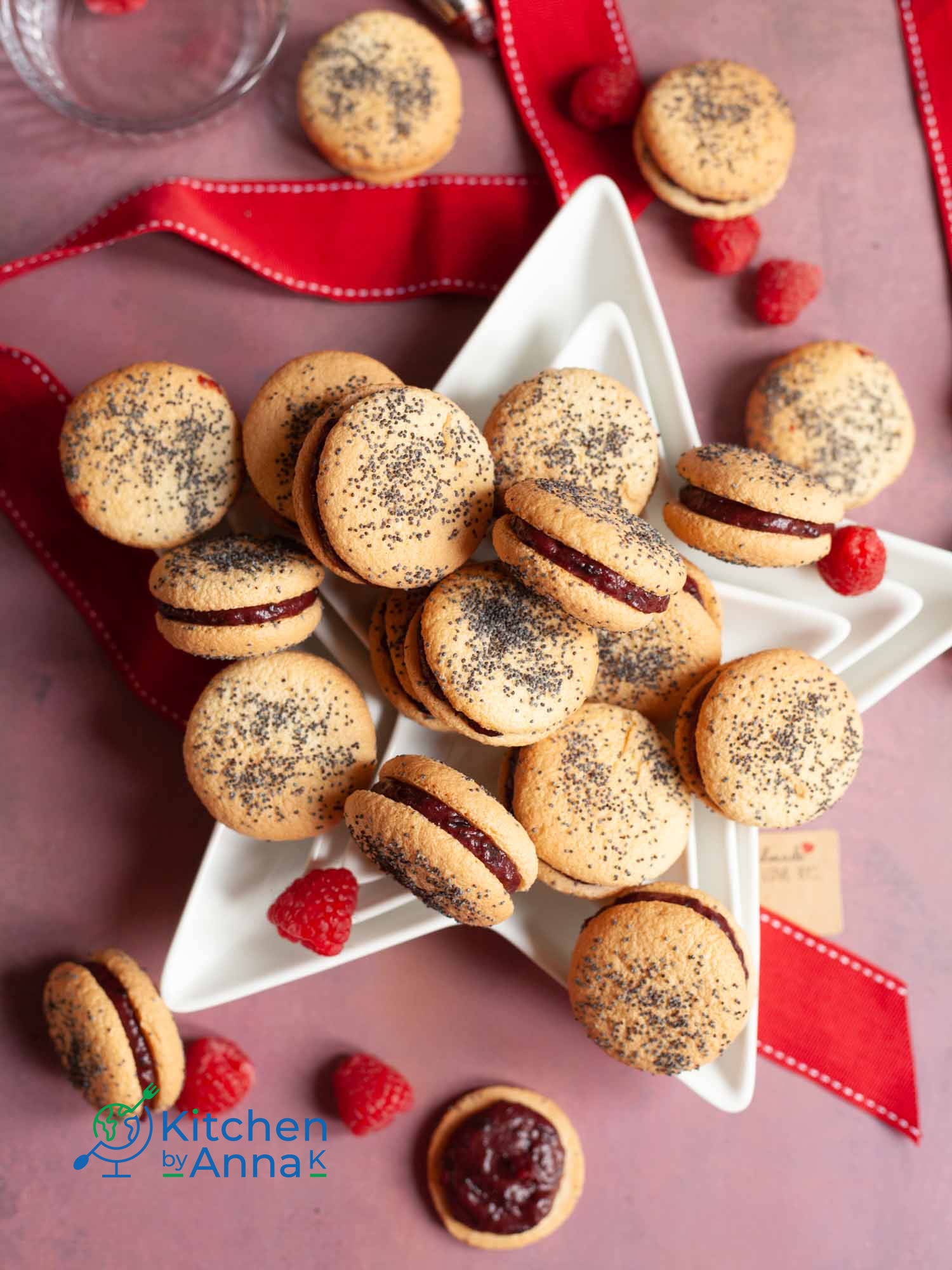 Baletki-Polish sponge cookies with raspberry caramel