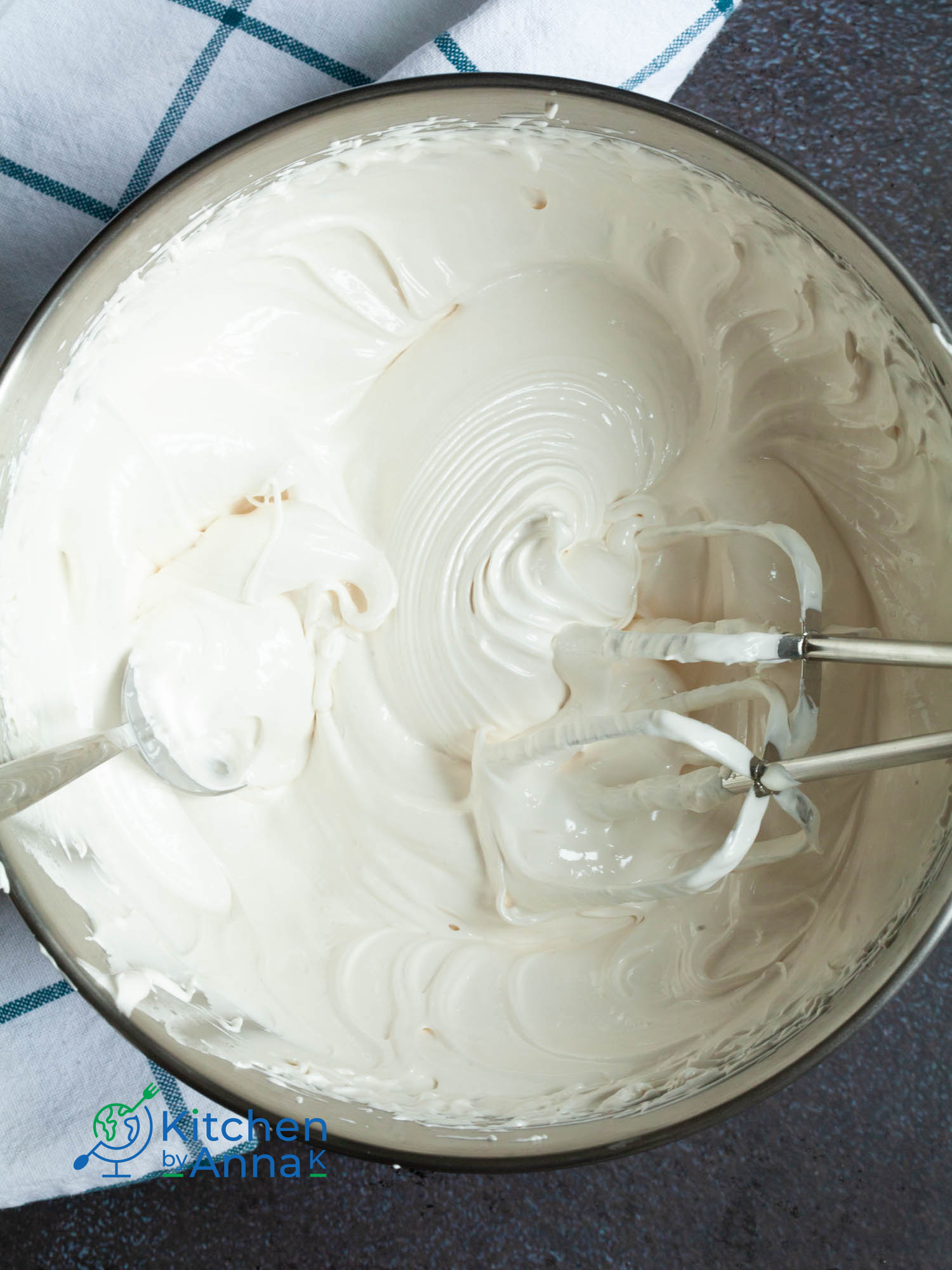 Homemade marshmallow fluff