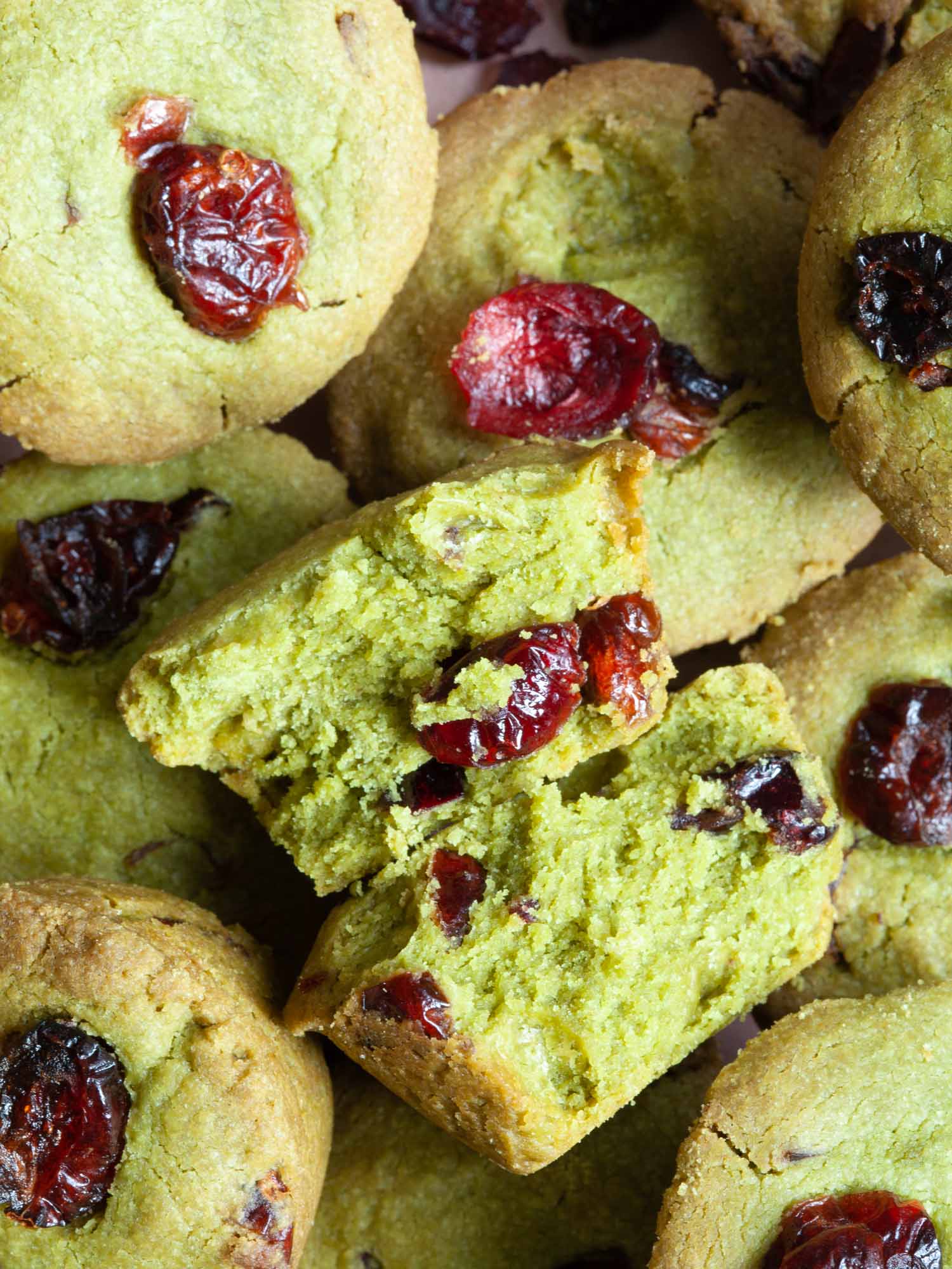 Matcha and cranberry shortbread bites