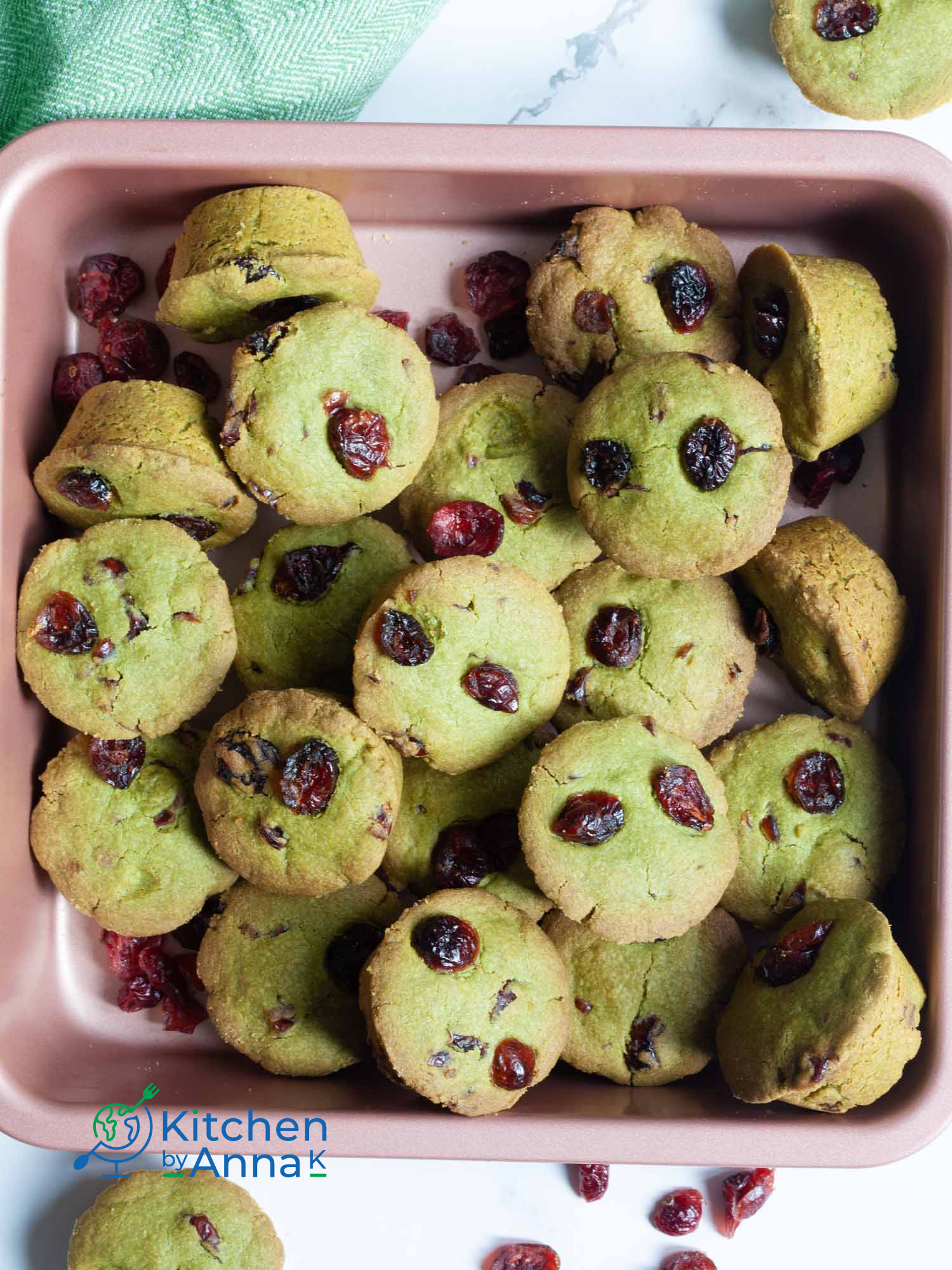 Matcha and cranberry shortbread bites