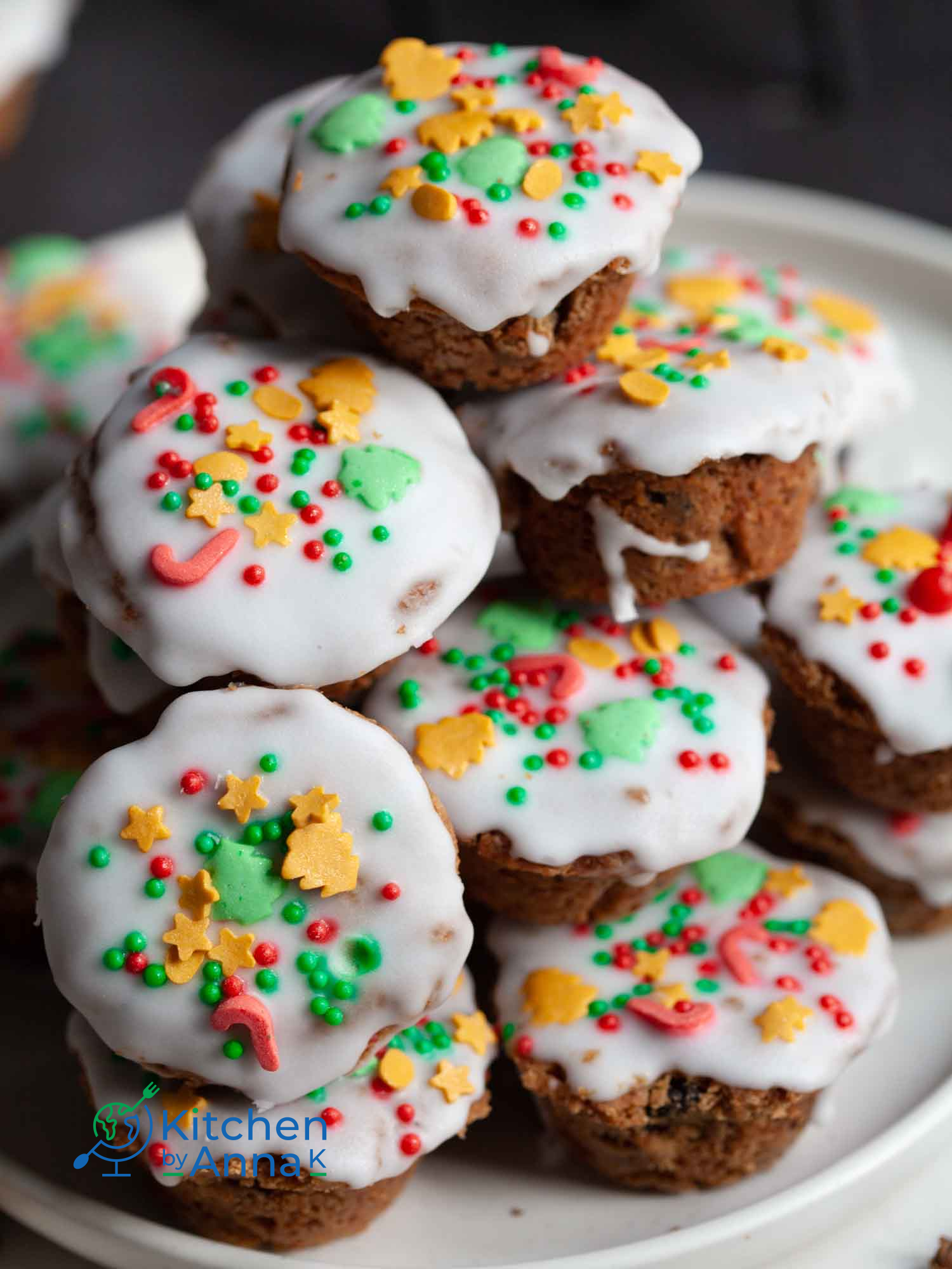 Spiced rum and raisin shortbread bites