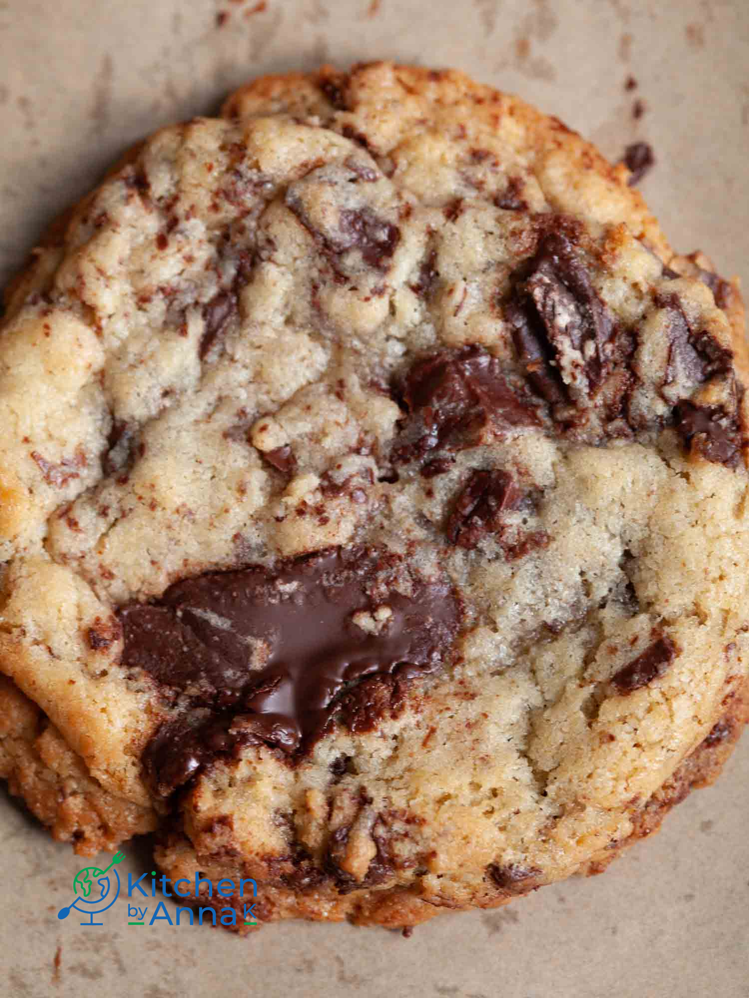 The best bakery style chocolate chip cookies