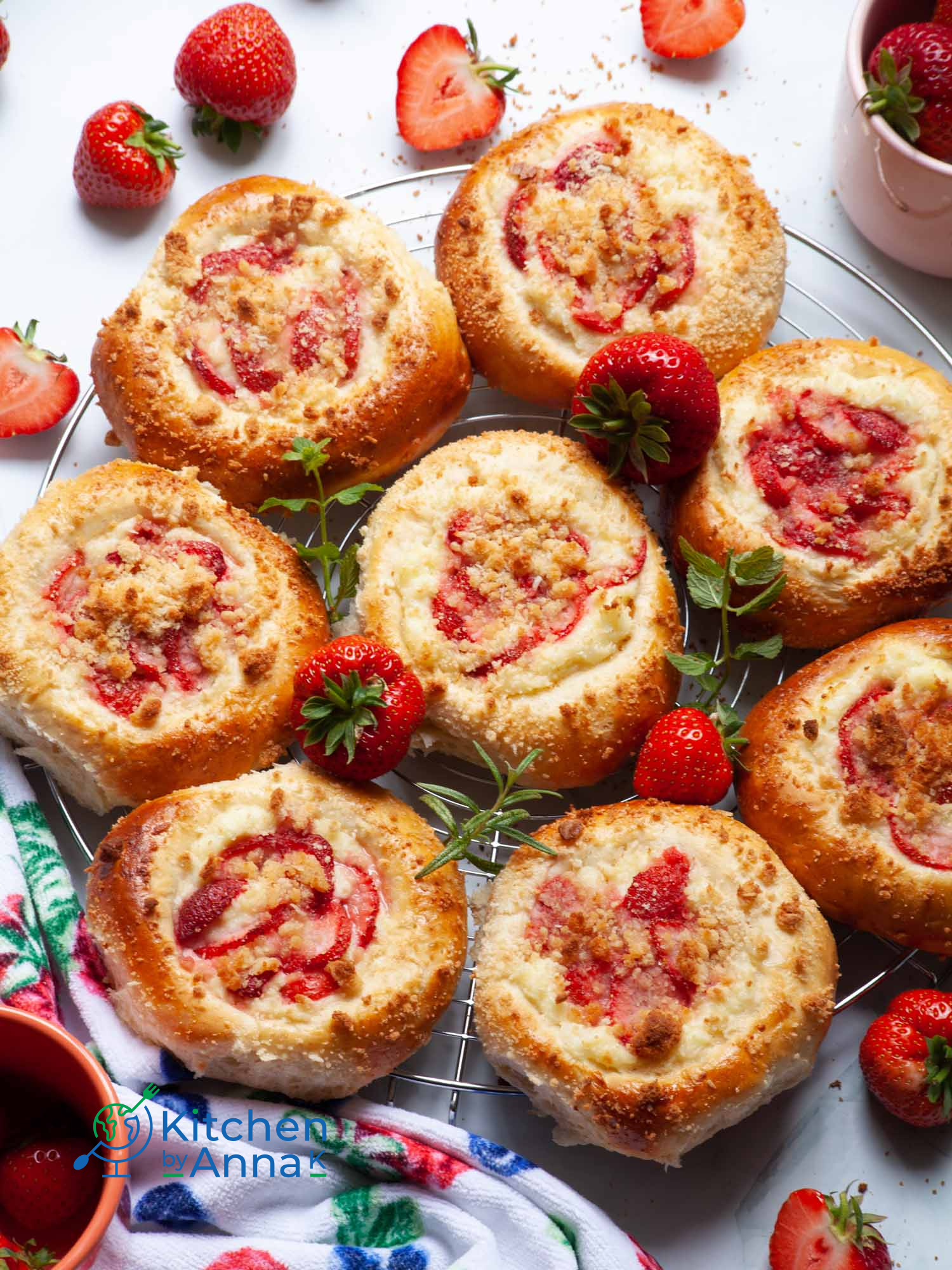 Strawberry buns with coconut custard