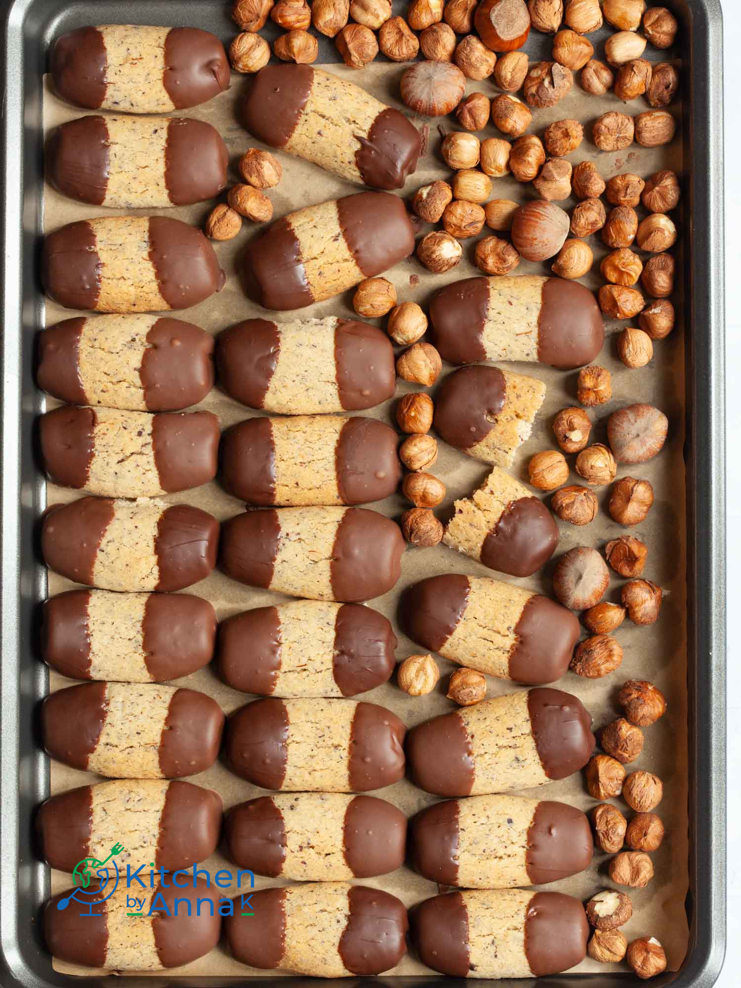 Hazelnut and chocolate finger cookies