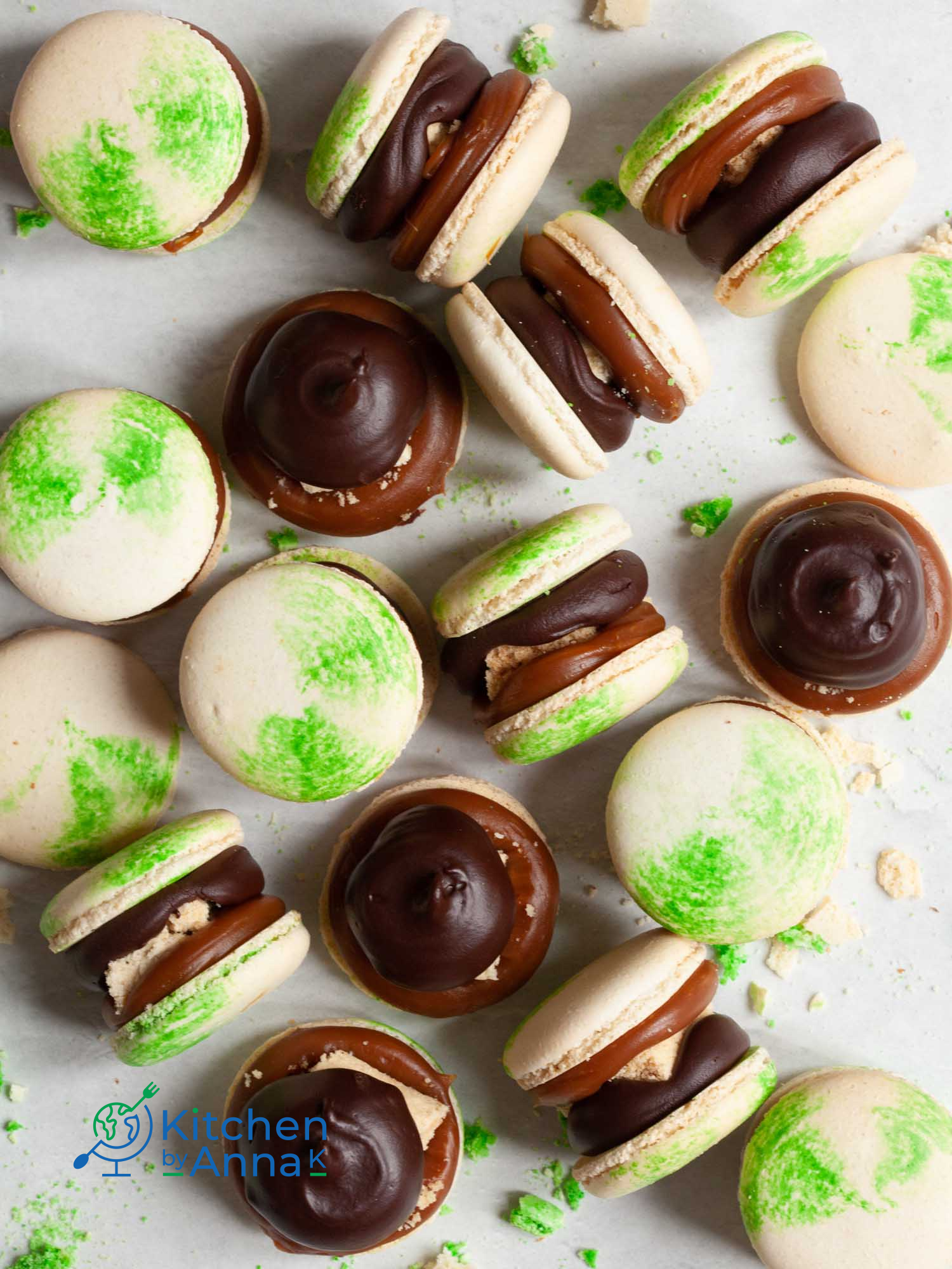Millionaire's caramel shortbread macarons