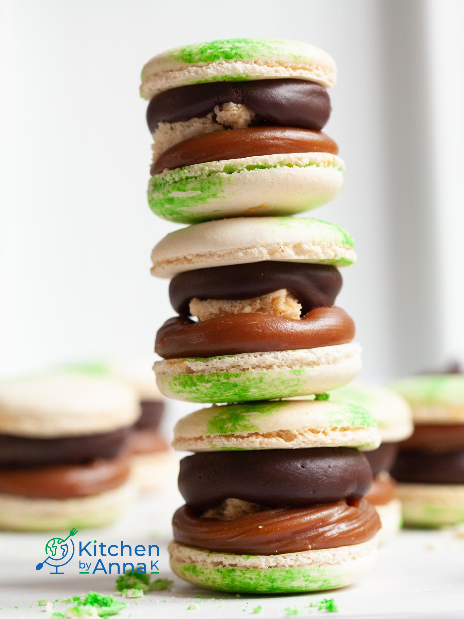 Millionaire's caramel shortbread macarons